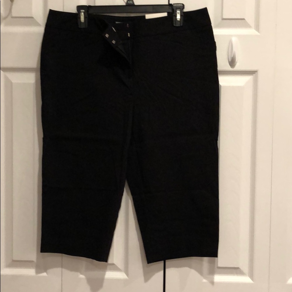 Black capris